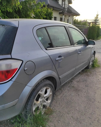 Opel Astra cena 3000 przebieg: 200000, rok produkcji 2004 z Marki małe 191